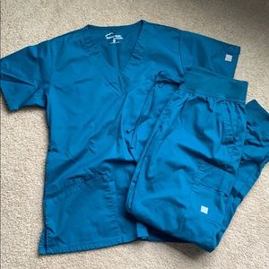 Women’s Butter Soft Scrub Set, size M.